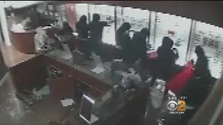 Video Shows Well-Organized Gang Cleaning Out High-End Eyewear Store