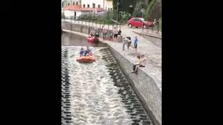 high speed rafting in Česk&yacute; Krumlov #vltava #river #cruise #ceskykrumlov #tingting