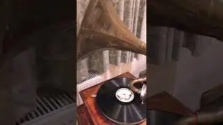 Fake gramophone, playing #78rpm #78rpmshellac #gramophone #victrola #hmv #vintagerecords