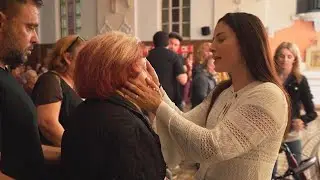 LEDA, LA MUJER DE LOS MILAGROS: Miles de personas esperan su bendición