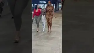 Baby Alien 👽 got all the girls #fypシ゚viral #funny #babyalien #tallgirl