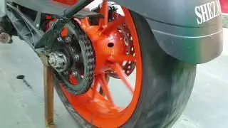 Ktm duke 200 chain cleaning and lubing short video. ⚙🔧