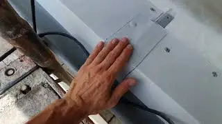 Detail spoje laminované okapnice systému hydroizolace PVC.