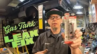 Ремонт утечки из газового бака с помощью клея JB Weld.