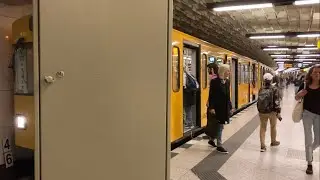 U-Bahn Berlin - Ein- und Ausfahrt Drehstromer F-Zug in Blissestra&szlig;e U7