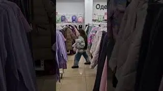Покупаем с мамой одежду #шопинг #мама #мытищи #одежда #russia #дети #reels #shopping #gerl #family