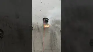 robot cleaning cargo hall😳