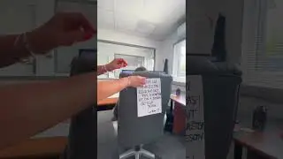 POV : Le coll&egrave;gue trop bavard