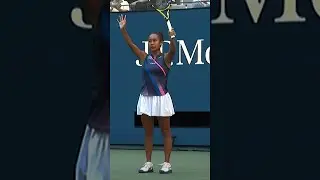 Leylah Fernandez sets up MATCH POINT in style! 🔥