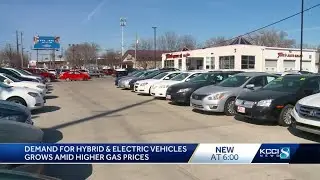 Local economist predicts gas prices in Iowa could drop soon