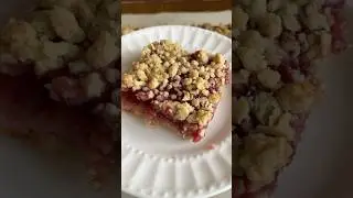 Berry oatmeal crumb bars 🍓 #baking #food #shorts