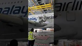 A380 MalaysiaAirlines Slideraft deployment