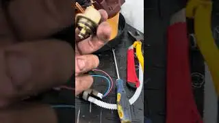 Troca do refil da bomba e regulador de press&atilde;o Twingo! #mechanic #oficina #renault