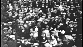 Unveiling of the war memorial at Lochgelly.