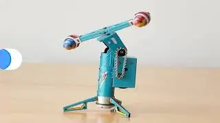 MS446 Spinning Rocket Space Station Retro Clockwork Wind Up Tin Toy