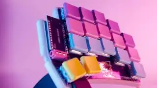 Custom DIY Split Keyboard / Synthwave Look [Ferris Sweep]