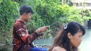Fhising In The Lagoon With Many Fish