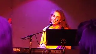 rainbowwingedlevi live @VILLAKeller : Sellers Of Flowers by Regina Spektors