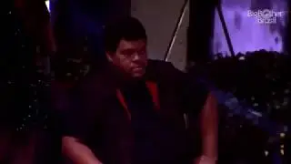 Babu observa Daniel dan&ccedil;ando na festa | BBB20