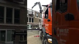Materials to the windou! Top work!👌🏻 #bigwork #power #viralvideo #automobile #construction