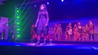 Beetlejuice Jr Jump in the Line (Shake, Se&ntilde;ora)