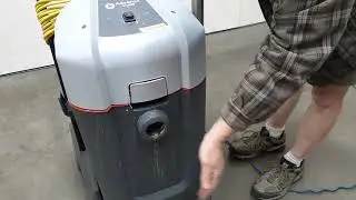 Maniac Mark's 86th Auction - Lot 592 - Nilfisk Advance Wet / Dry Vacuum