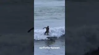 대만🇹🇼에 들어온 태풍🌀 파도🏄&zwj;♂️~~ #surfing #longboard #surf #surfonly #taiwan #surfers #대만 #beach #waves