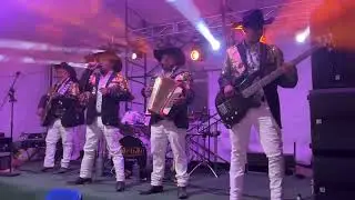 El corrido del ayudante. (Cover)en vivo 