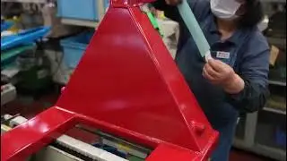 Lift smarter, work faster &ndash; with our durable pallet truck