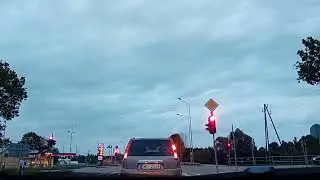 Просто Латвия Просто дочь Даша первый день учится играть на гитаре