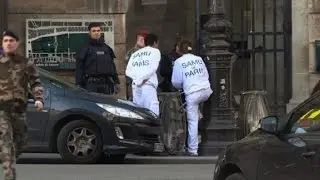 Machete attacker shot at Louvre in Paris