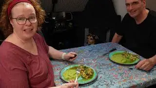 Ons allereerste kookavontuur in de camper! | Witvis met kerrie &ndash; het recept waar alles mee begon 🌍🍽️