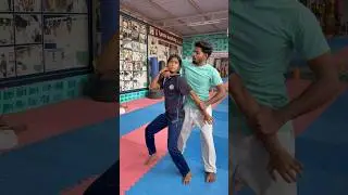 V KARATE | AUTODEFENSA CON CUCHILLO | #seguridadfemenina #lucha #tendencia #shorts #viral #karate...
