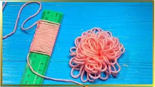 Impara come un semplice righello ti pu&oacute; aiutare a creare un fiore di lana facilissimo da realizzare!