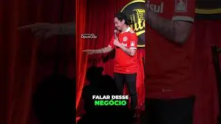 cacetete Gigante na viatura da pol&iacute;cia.