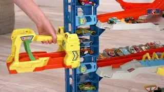 Hot Wheels City Ultimate Garage 2023 lekesett med 4 etasjer og 2 lekebiler
