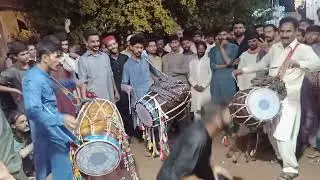 Baba jee Kanwan wali Sarkar ka Urs start ho gea hy. Gujraat men Mureedun ka rush or dhol ki thaap pa