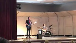 Timmy and Joey rock Boulevard of Broken Dreams
