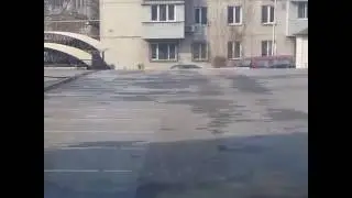 Асе пен Бала алдыңғы орындыққа таласып жатыр