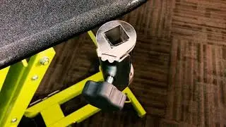 Grooming Table: Installation and Removal of the Upright Bar
