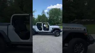 How to remove the doors and roof of the @Jeep Gladiator! #jeep #gladiator #jeepgladiator #cars