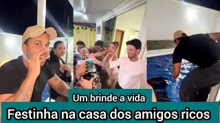 Lucas Guimarães janta na casa do amigo rico em Goiânia e derruba cadeira na piscina - Ele é o Brasil