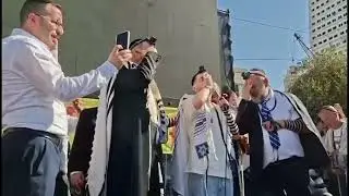 Moving: Captivity survivor Bar Kupershtein dons tefillin at Hostages Square