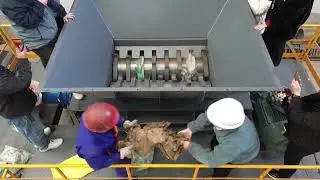 Double-Shaft Shredder in Action: Crushes Hard Materials/Waste Like a Breeze!
