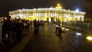 🎸 уличный гитарист на дворцовой площади играет ночью, Санкт-Петербург гитаристы