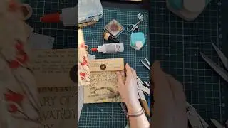 use your scraps ! Mini tutorial making some pockets out of paper scraps #junkjournal #scrapbooking