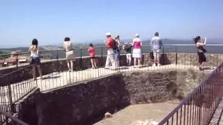 Montalcino: i vigneti, la fortezza e le colline (2009)