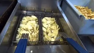 Haciendo chips o totopos