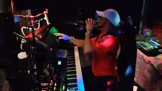 Funk Vibing + Roland AX Edge Vocoder + Roland DS88 #ROLANDDS88 #ROLANDAXEDGE