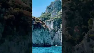 🇮🇹 #boatride #around #capriisland #naples #italy #travelitaly #travellingwithoutmoving #boatride